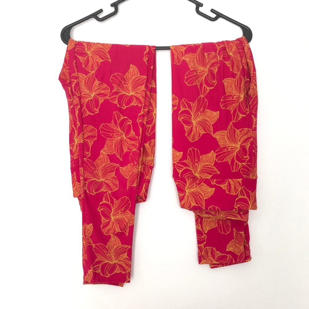 2 pairs of matching Lularoe OS Leggings